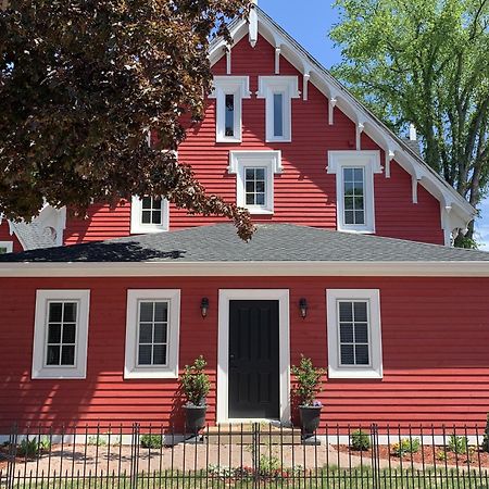 The Red House Fredericton Bed & Breakfast Bagian luar foto