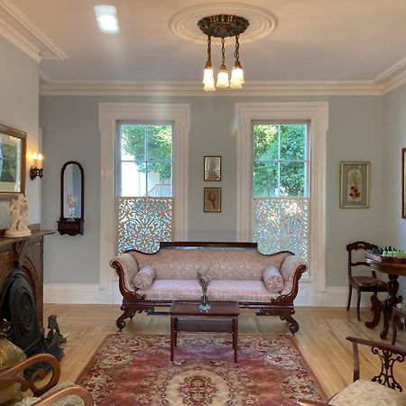 The Red House Fredericton Bed & Breakfast Bagian luar foto