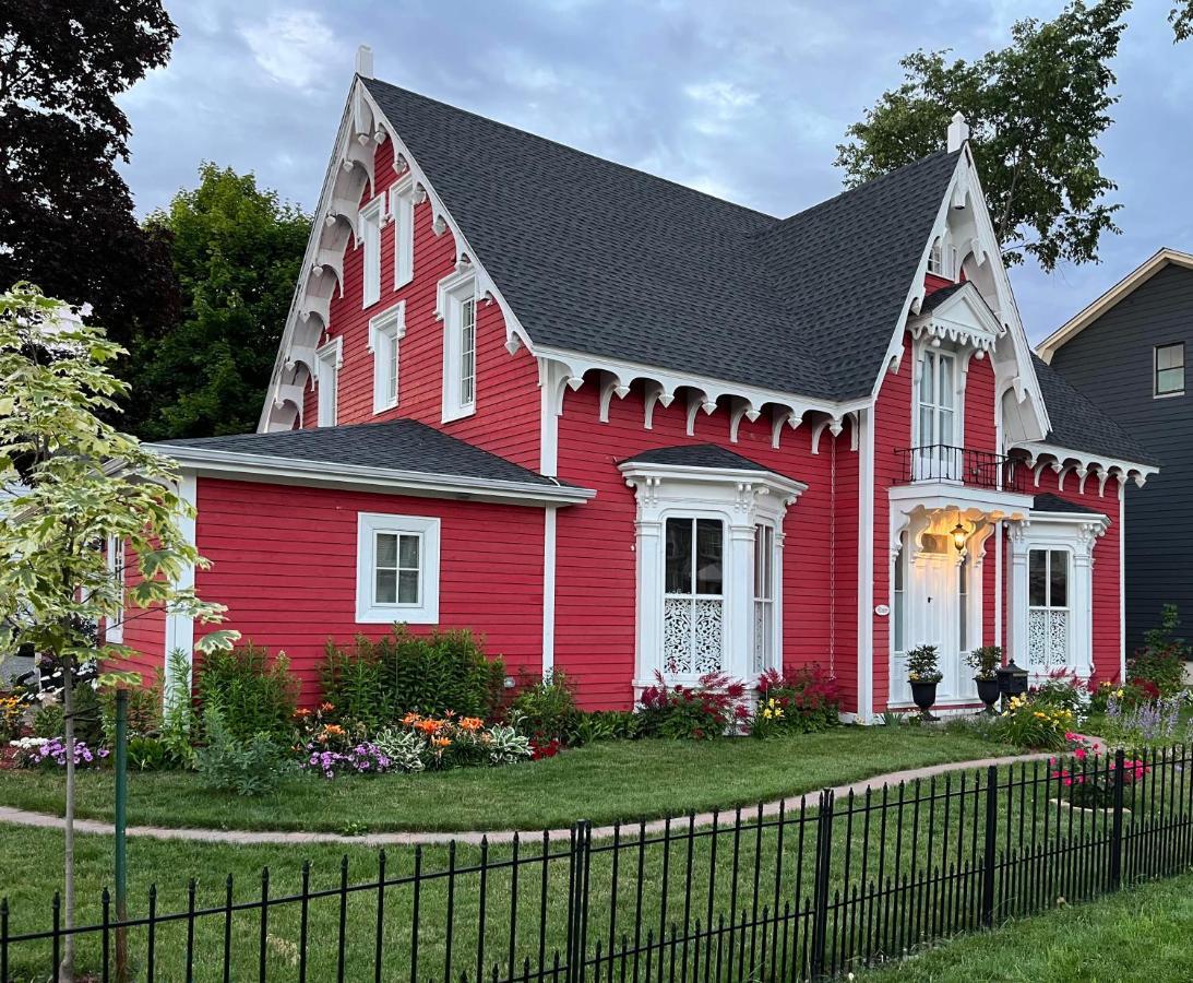 The Red House Fredericton Bed & Breakfast Bagian luar foto