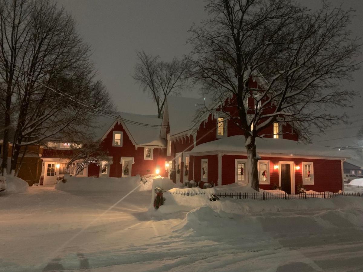 The Red House Fredericton Bed & Breakfast Bagian luar foto