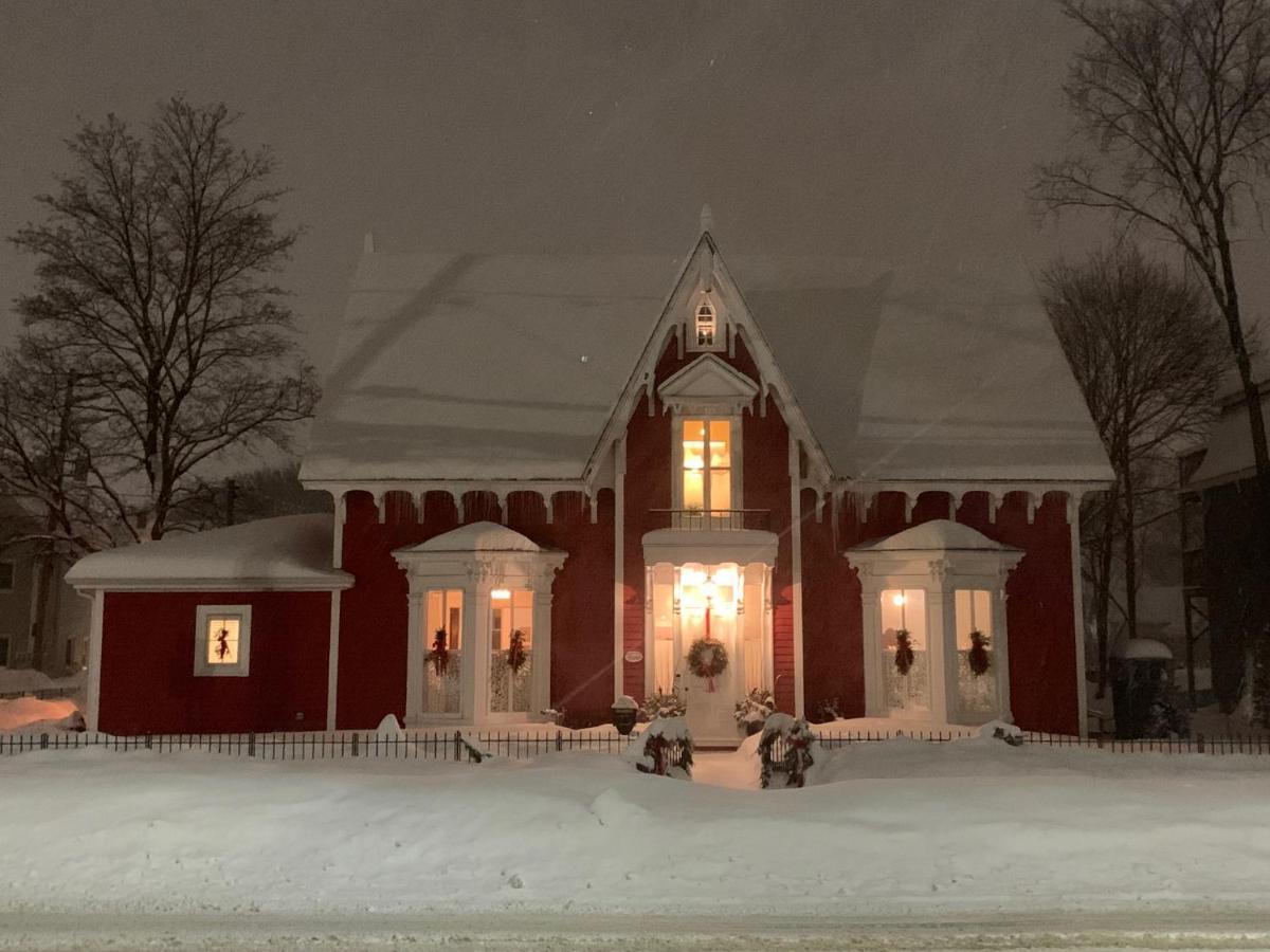 The Red House Fredericton Bed & Breakfast Bagian luar foto