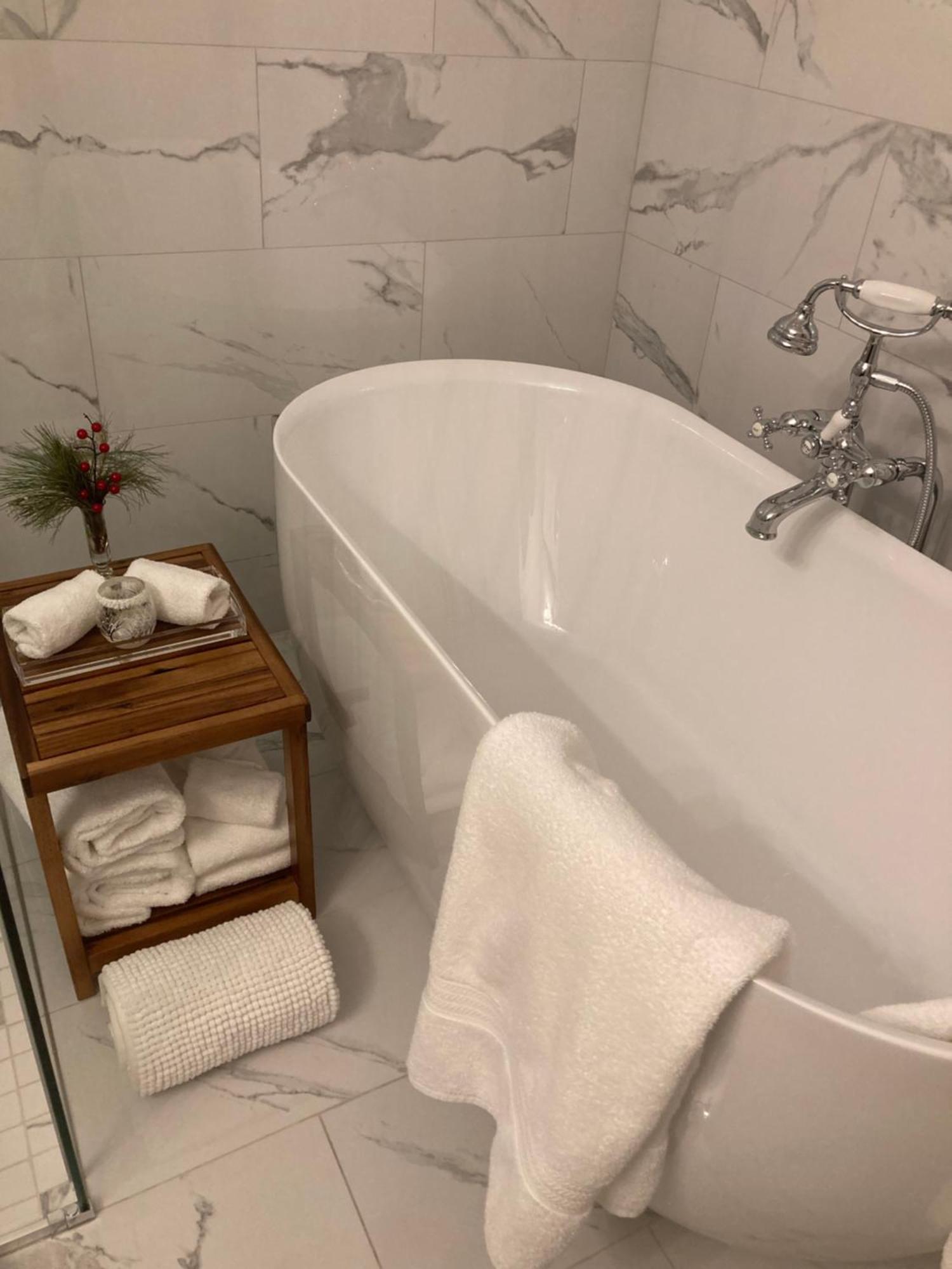 The Red House Fredericton Bed & Breakfast Bagian luar foto