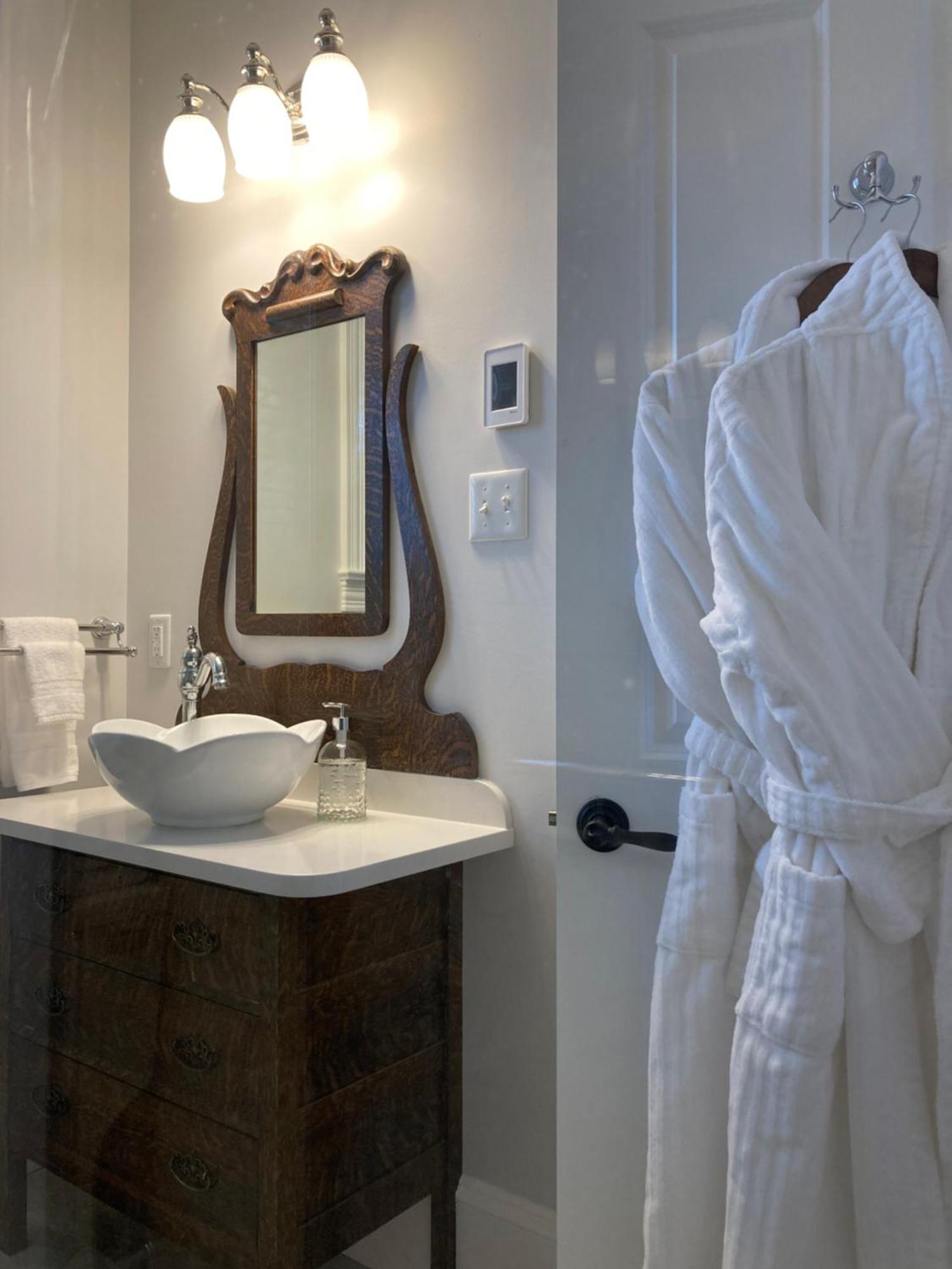 The Red House Fredericton Bed & Breakfast Bagian luar foto