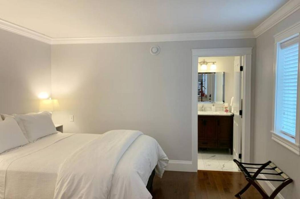 The Red House Fredericton Bed & Breakfast Ruang foto