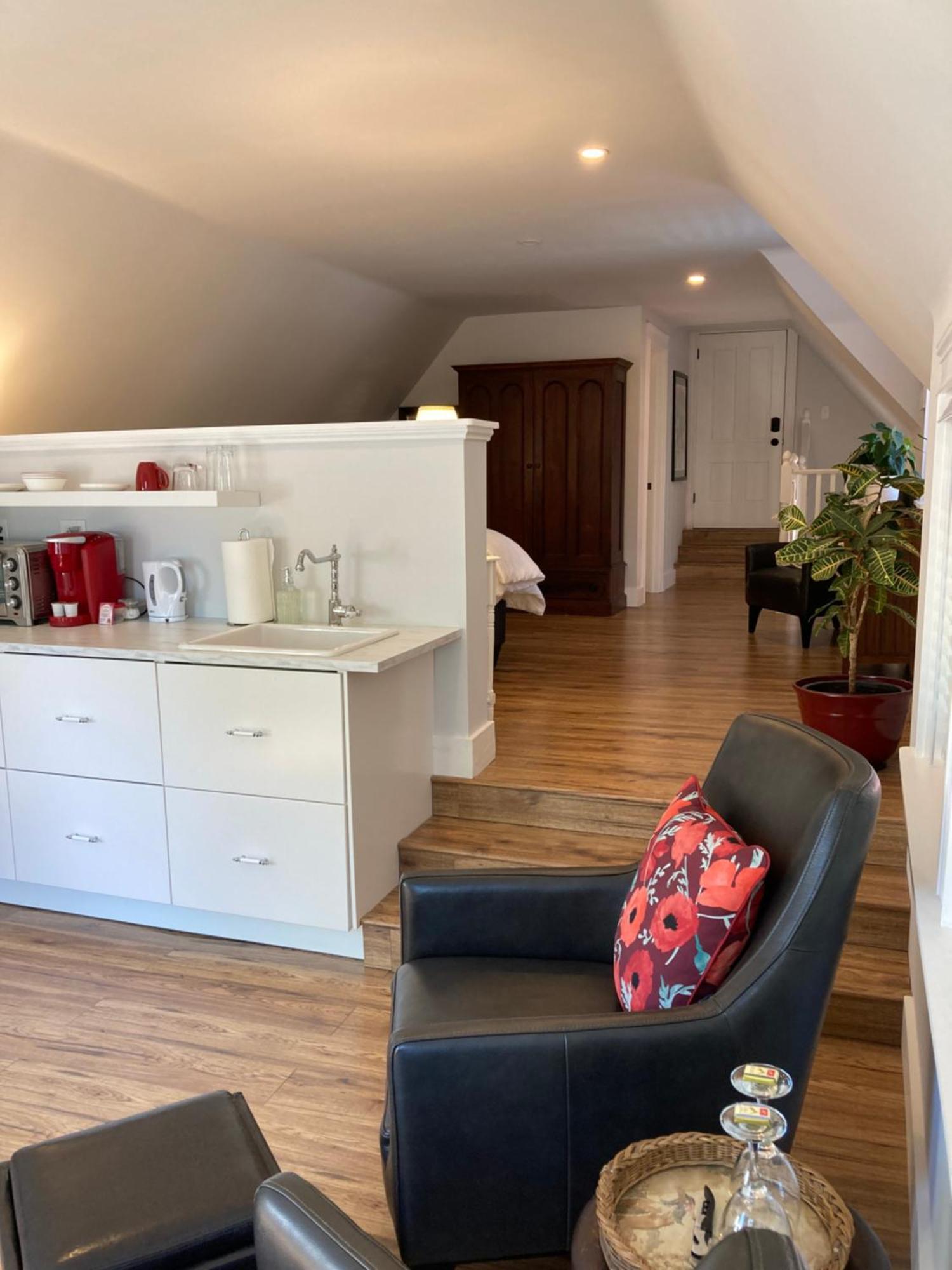 The Red House Fredericton Bed & Breakfast Ruang foto