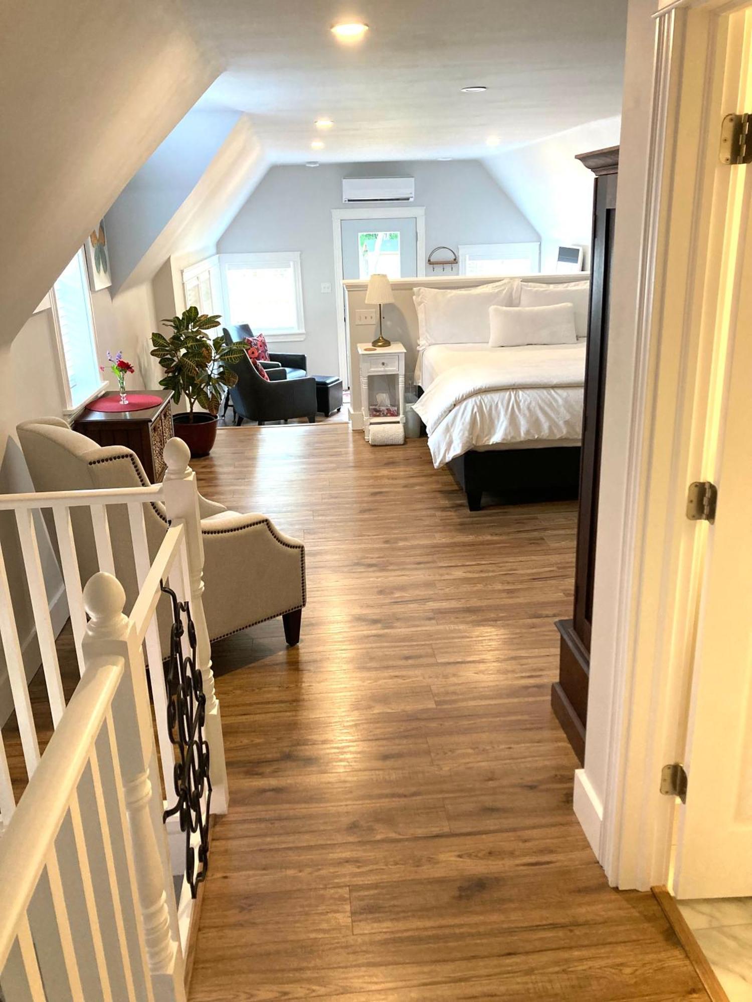The Red House Fredericton Bed & Breakfast Ruang foto