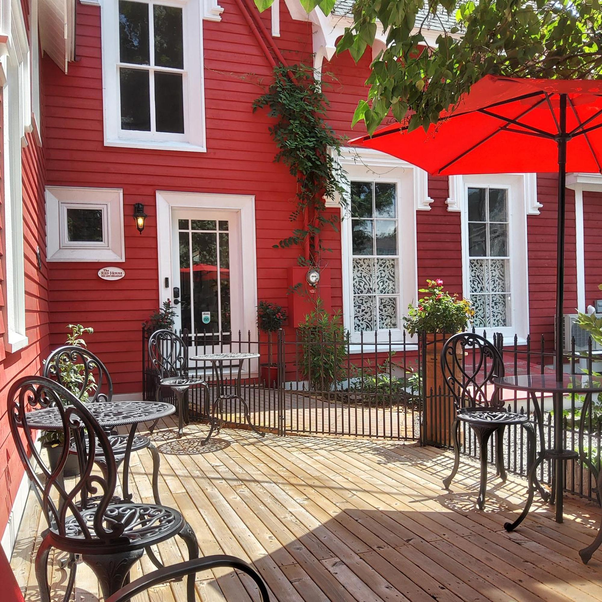 The Red House Fredericton Bed & Breakfast Bagian luar foto